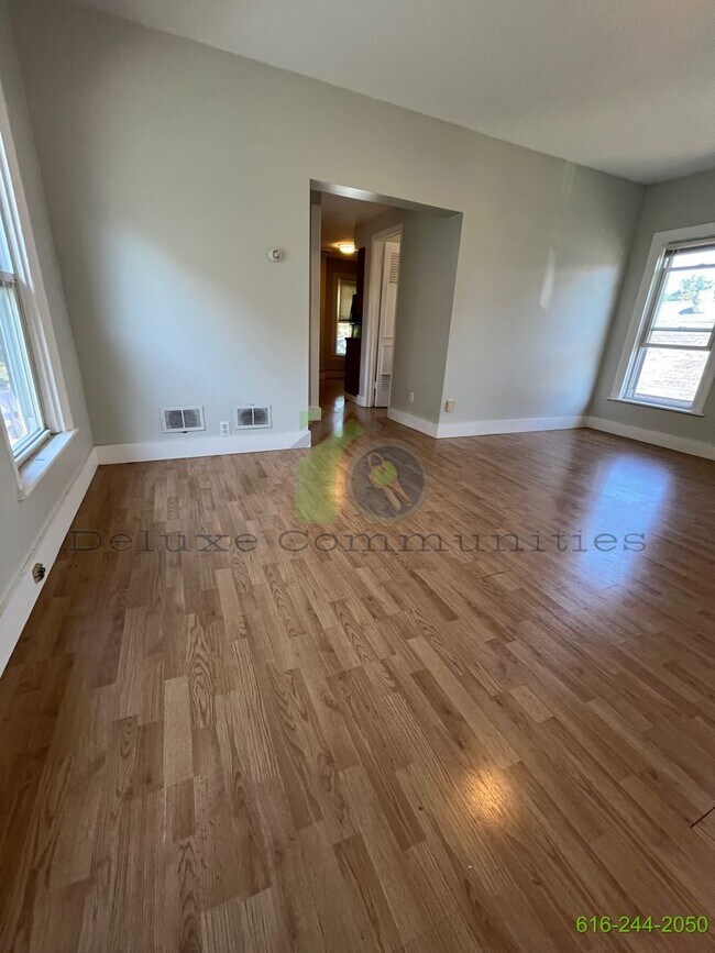 Foto del edificio - 1021 Broadway Ave NW