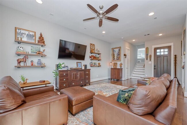Foto del edificio - 338 Yale Oaks Ln