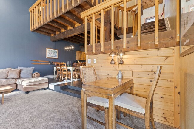 Foto del edificio - 2460 Ski Trail Ln