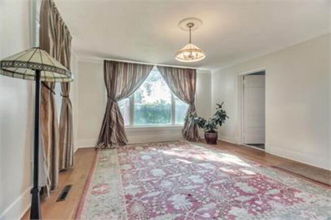 Building Photo - 10470 S Columbine Cir