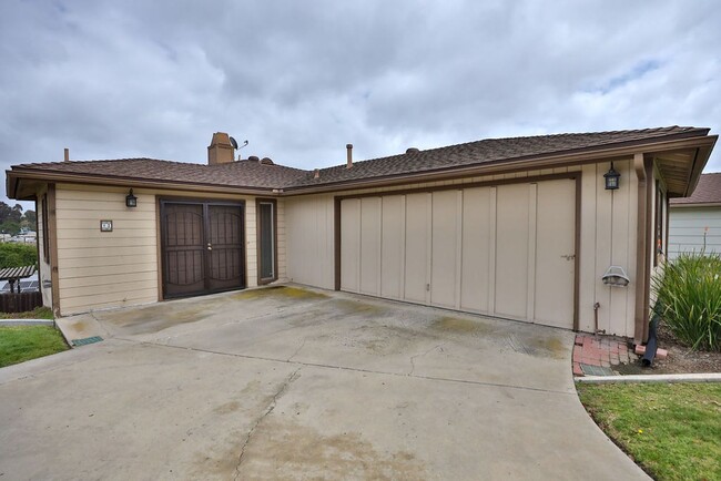 Building Photo - 3 Bedroom Home in La Mesa Woods