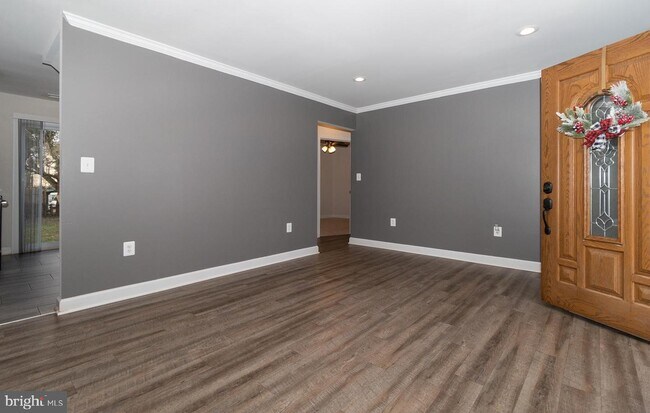 Building Photo - 296 Manassas Dr
