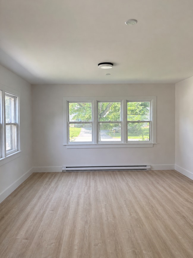 Building Photo - NEWLY RENOVATED THREE-BEDROOM APARTMENT - 94B PLEASANT STREET