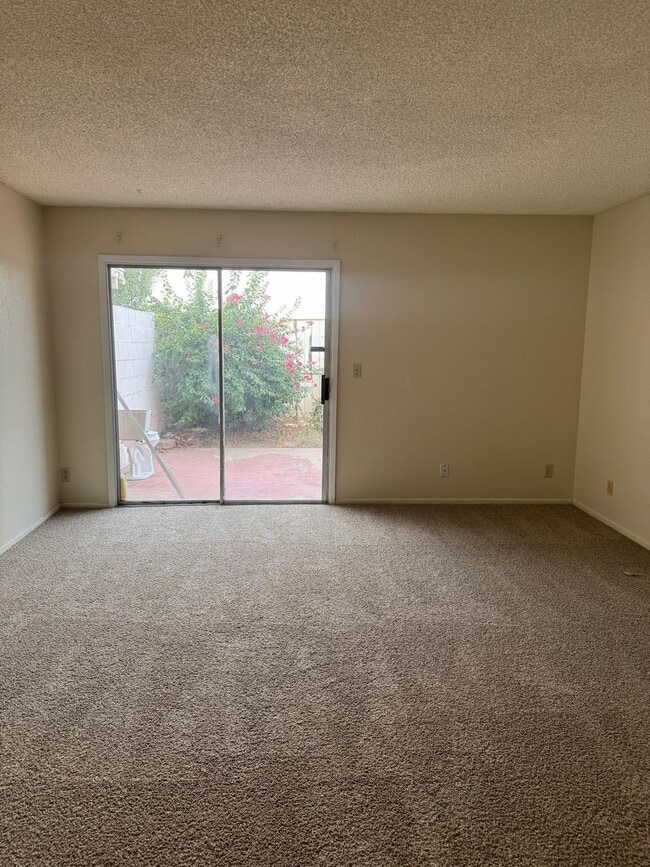 Building Photo - 2 BEDROOM UNIT IN MESA
