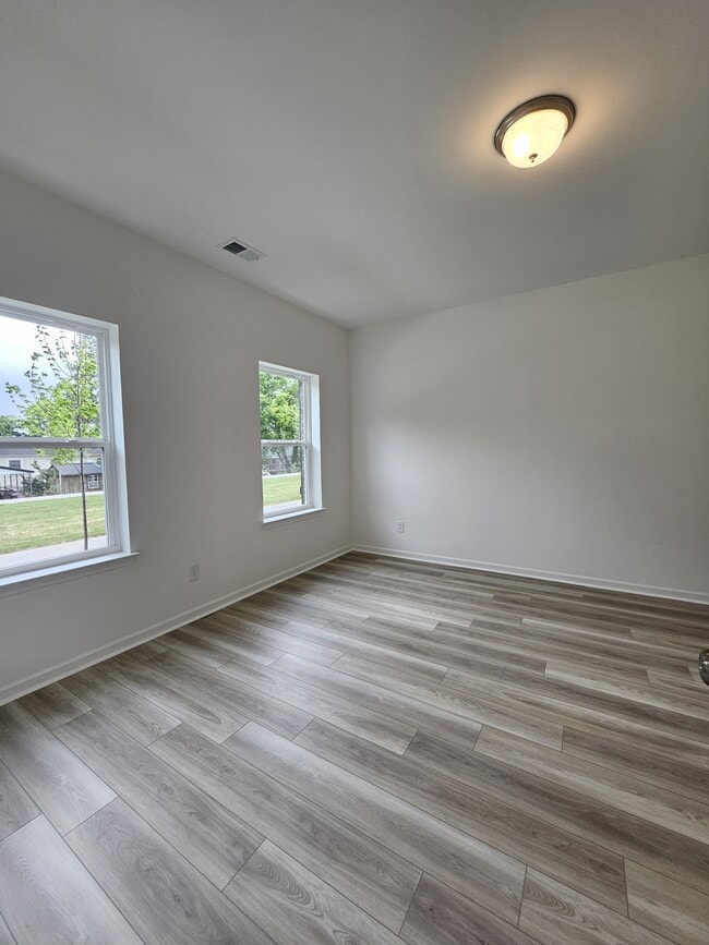 Foto del edificio - 128 Rosebush Ln