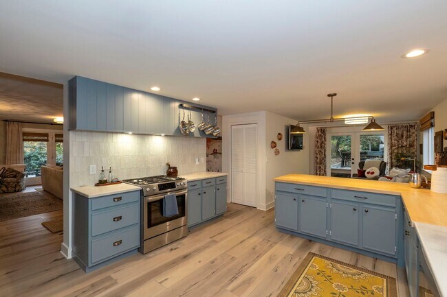 Foto del edificio - Beautifully Furnished Bainbridge Island Oa...