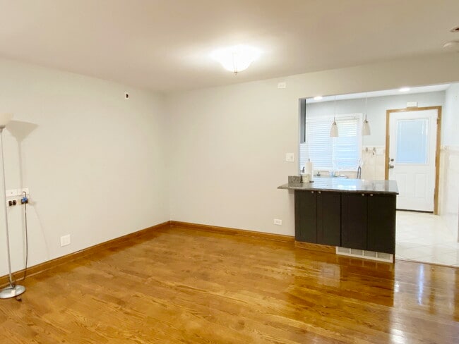 Building Photo - 1817 W Hood Ave