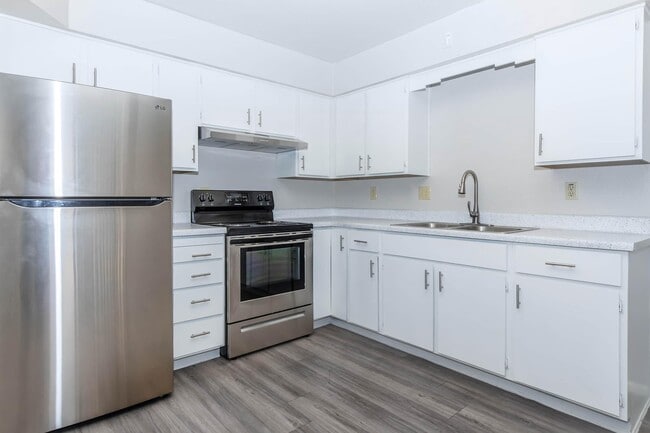 Building Photo - Albany Apartments