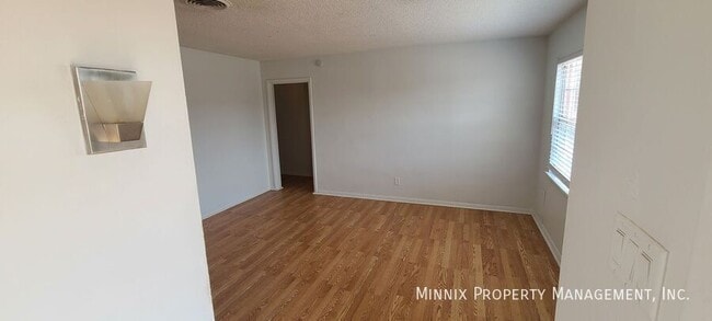 Foto del edificio - 210 N Glenwood Dr