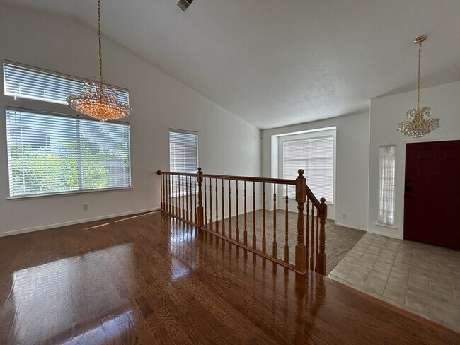 Building Photo - 4 bedroom 3 bathroom home in Antelope