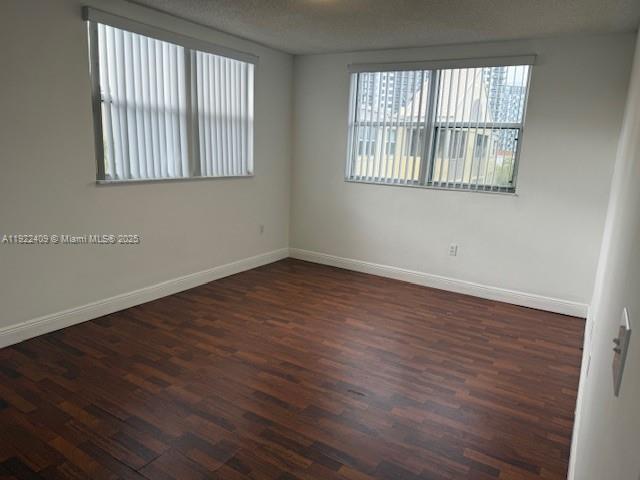 Foto del edificio - 8333 Lake Dr