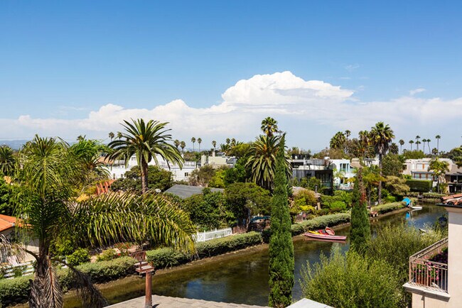 Foto del edificio - 432 Howland Canal