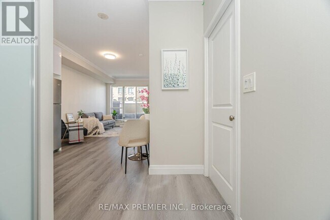 Photo du bâtiment - 1005 King St W