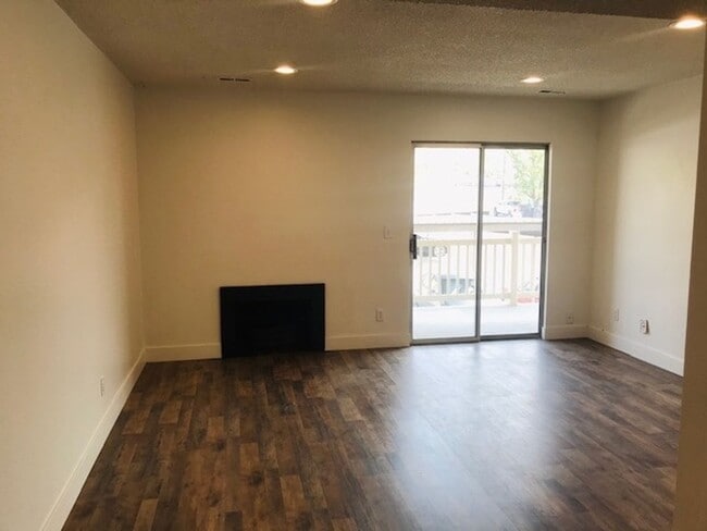 Building Photo - 88 W 50 S