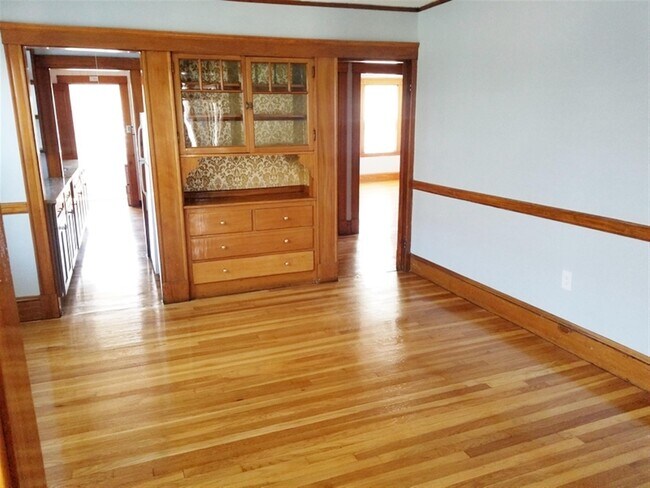 Foto del edificio - 18 Governor Winthrop Rd