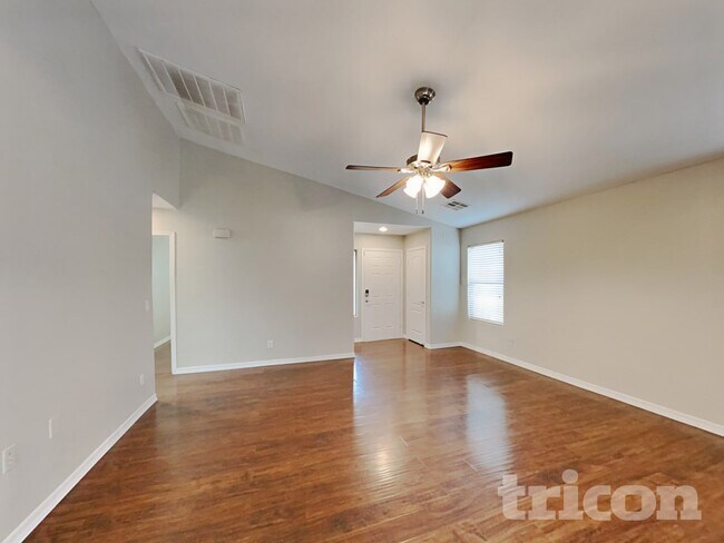 Foto del edificio - 34527 Karan Swiss Cir