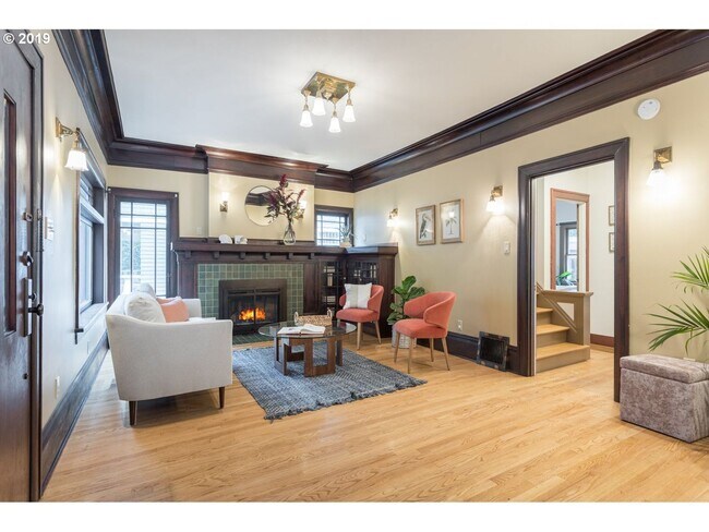 Building Photo - RARE Laurelhurst Neighborhood 3bed 2bath C...