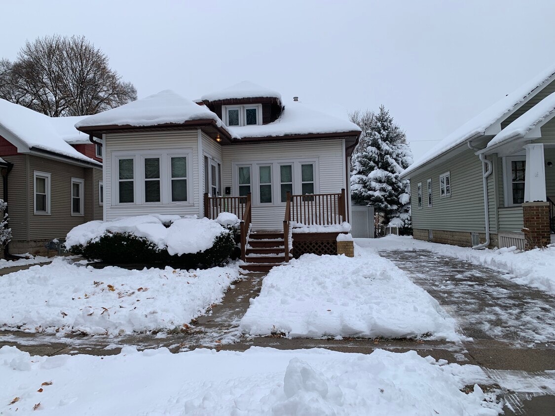 Nivel de calle. - 6830 Kinsman St