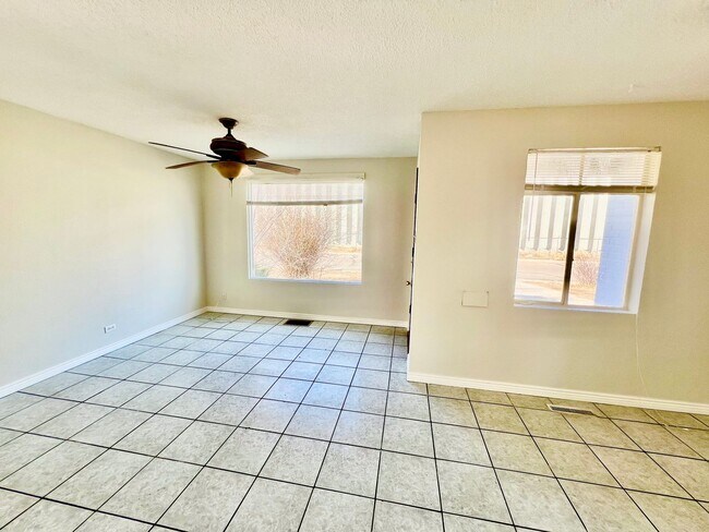 Building Photo - Charming 3-bedroom, 1-bathroom home available immediately