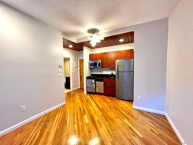 Building Photo - 390 Riverway