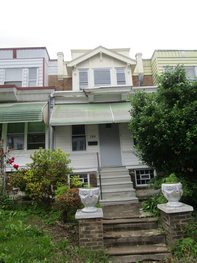Building Photo - Beautiful Home - Oak Lane
