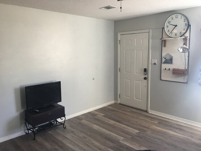 Building Photo - *LEASED* 3 Bed/2 Bath for rent in a great ...