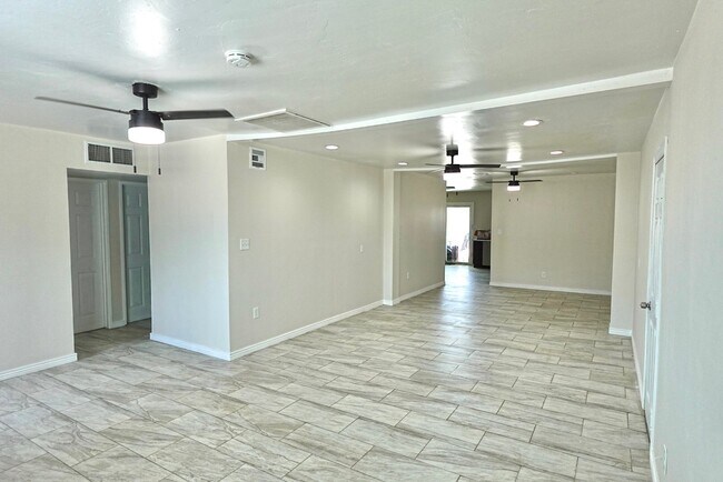 Foto del edificio - 8102 N 30th Dr