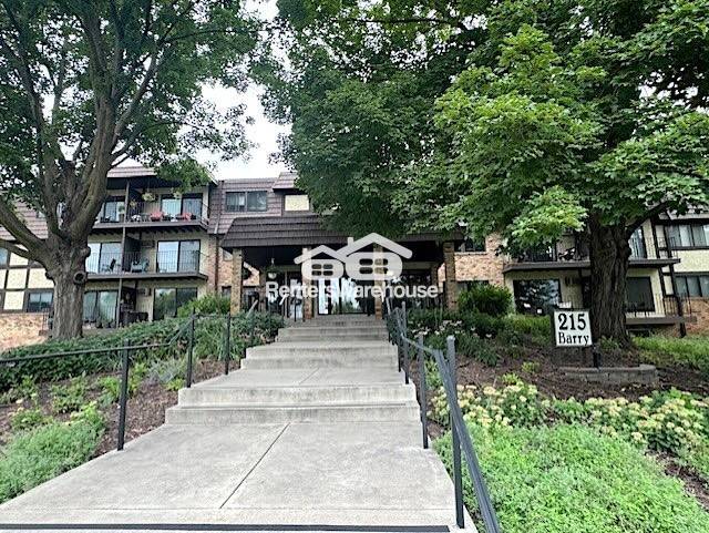Primary Photo - 215 Barry Ave
