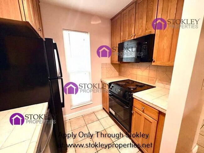 Foto del edificio - 1354 Tree Garden Pl