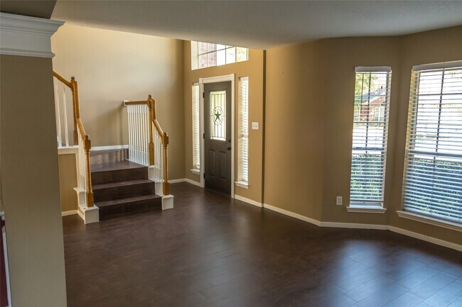 Foto del edificio - 25727 Bearborough Dr