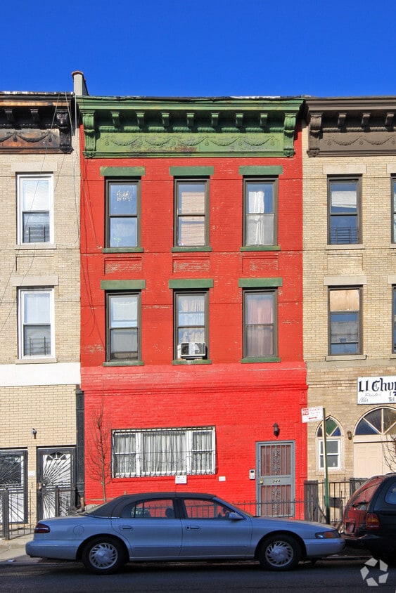 Primary Photo - 84A Rogers Ave