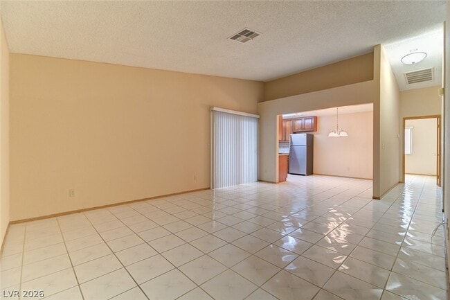 Building Photo - 4651 4 Leaf Clover Dr