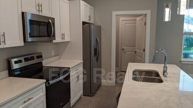 Building Photo - 345 Gardenia Ct