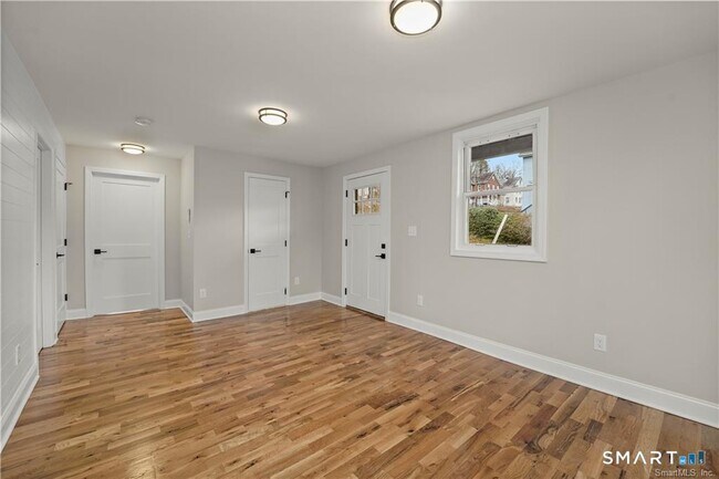 Foto del edificio - 49 Long Hill Ave