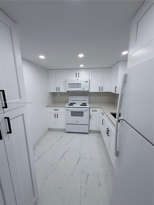 Foto del edificio - 9365 Fontainebleau Blvd