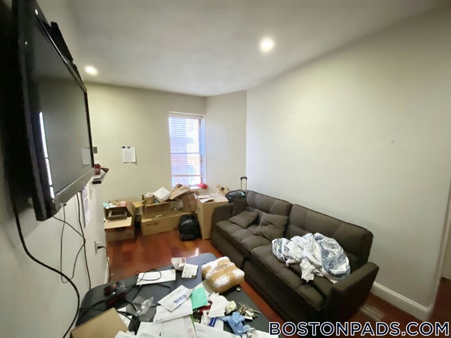 Foto del edificio - 14 Westland Ave