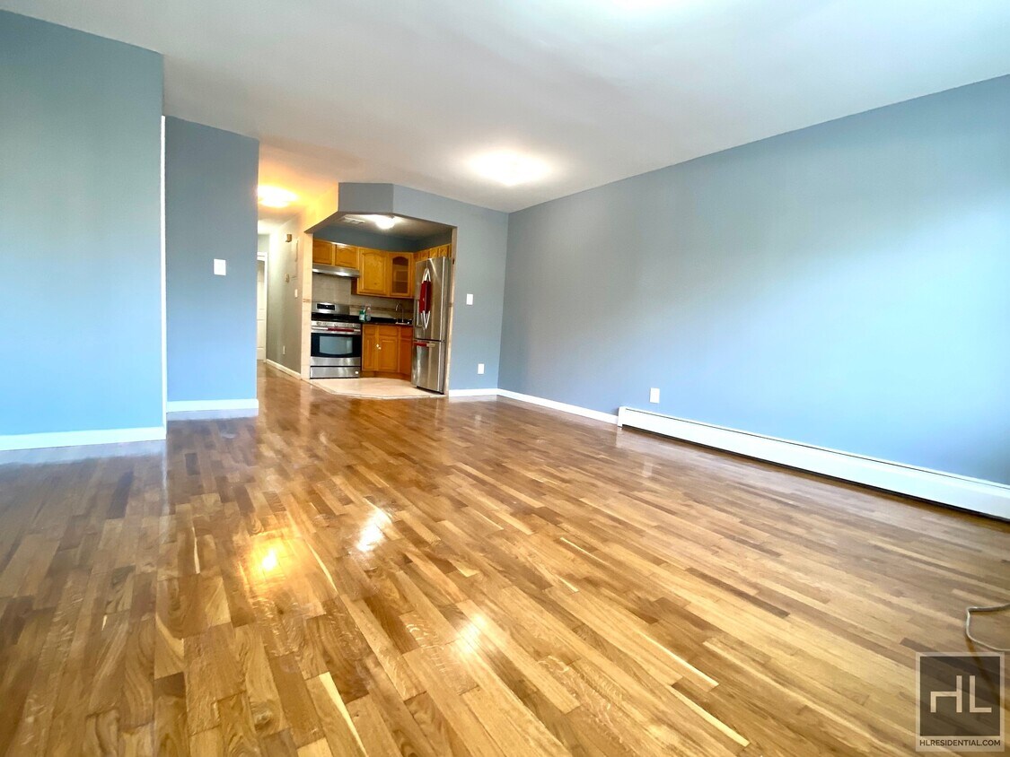 Primary Photo - 90 AVENUE
