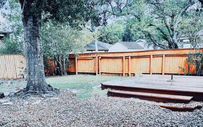 Building Photo - 2118 Briarcrest Dr