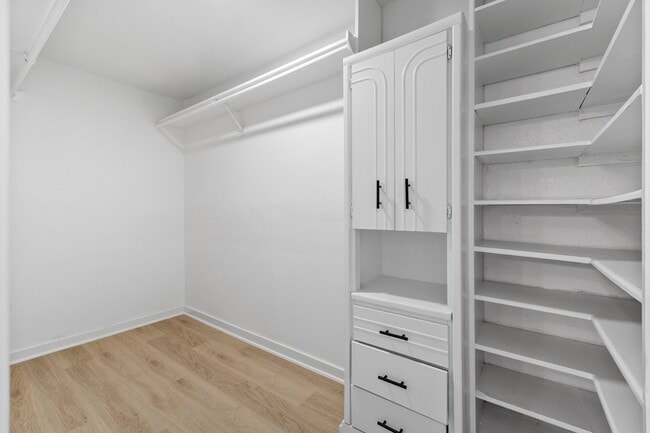 Building Photo - 5515 Cannonway Dr