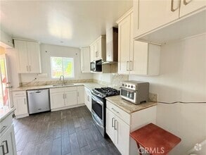 Building Photo - 8042 Laurel Ave