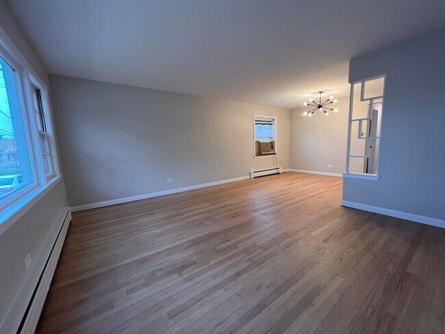 Building Photo - 6115 W Rosedale Ave