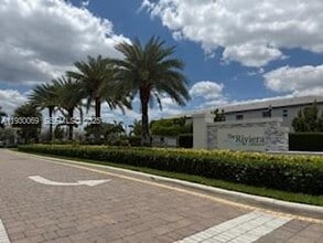 Building Photo - 2636 SE 19th St