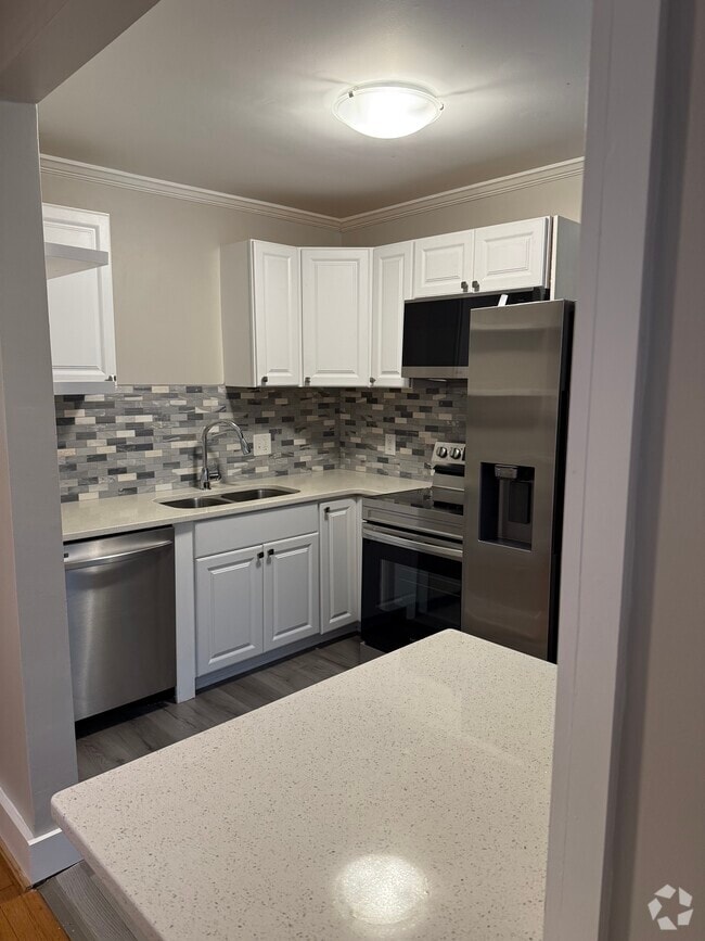 Building Photo - 2940 Oleander Dr