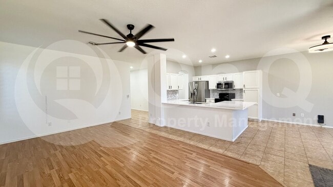 Building Photo - 2558 S Martingale Dr