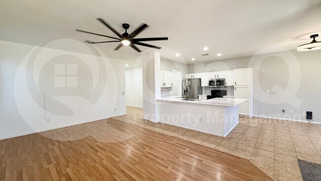 Foto del edificio - 2558 S Martingale Dr