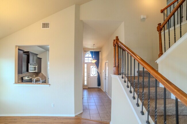 Foto del edificio - "Charming 4-Bed Oasis with Granite Touches...