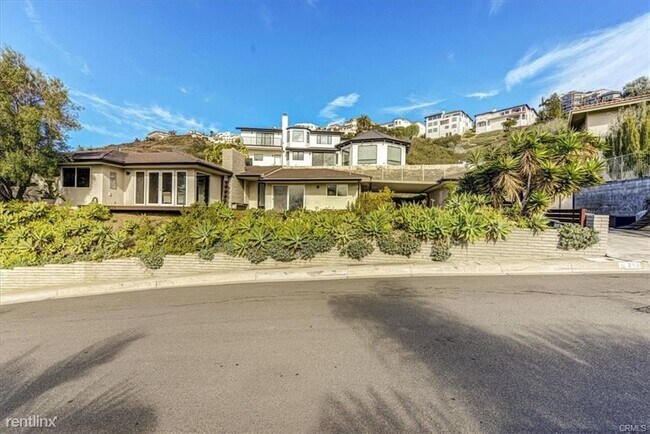 Building Photo - 3 br, 2 bath House - 213 E Avenida Ramona