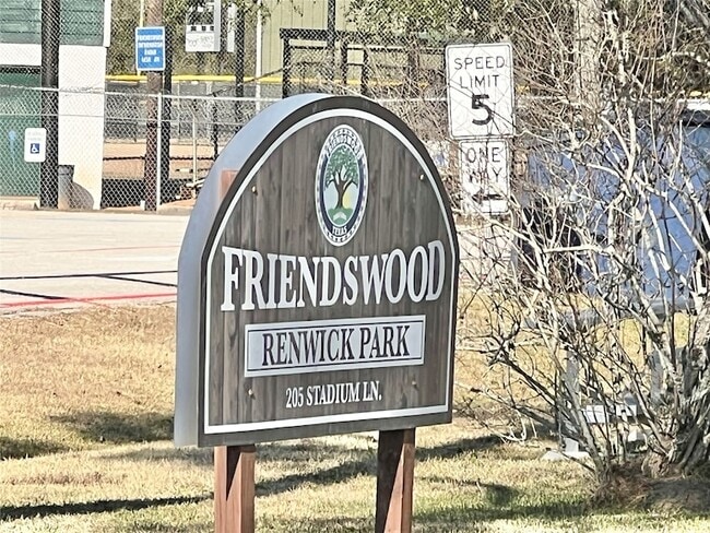 Foto del edificio - 303 Brigadoon Ln