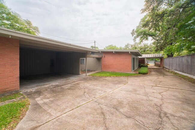Building Photo - 3602 N Braeswood Blvd