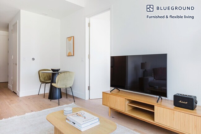 Foto del edificio - 312 W 43rd St